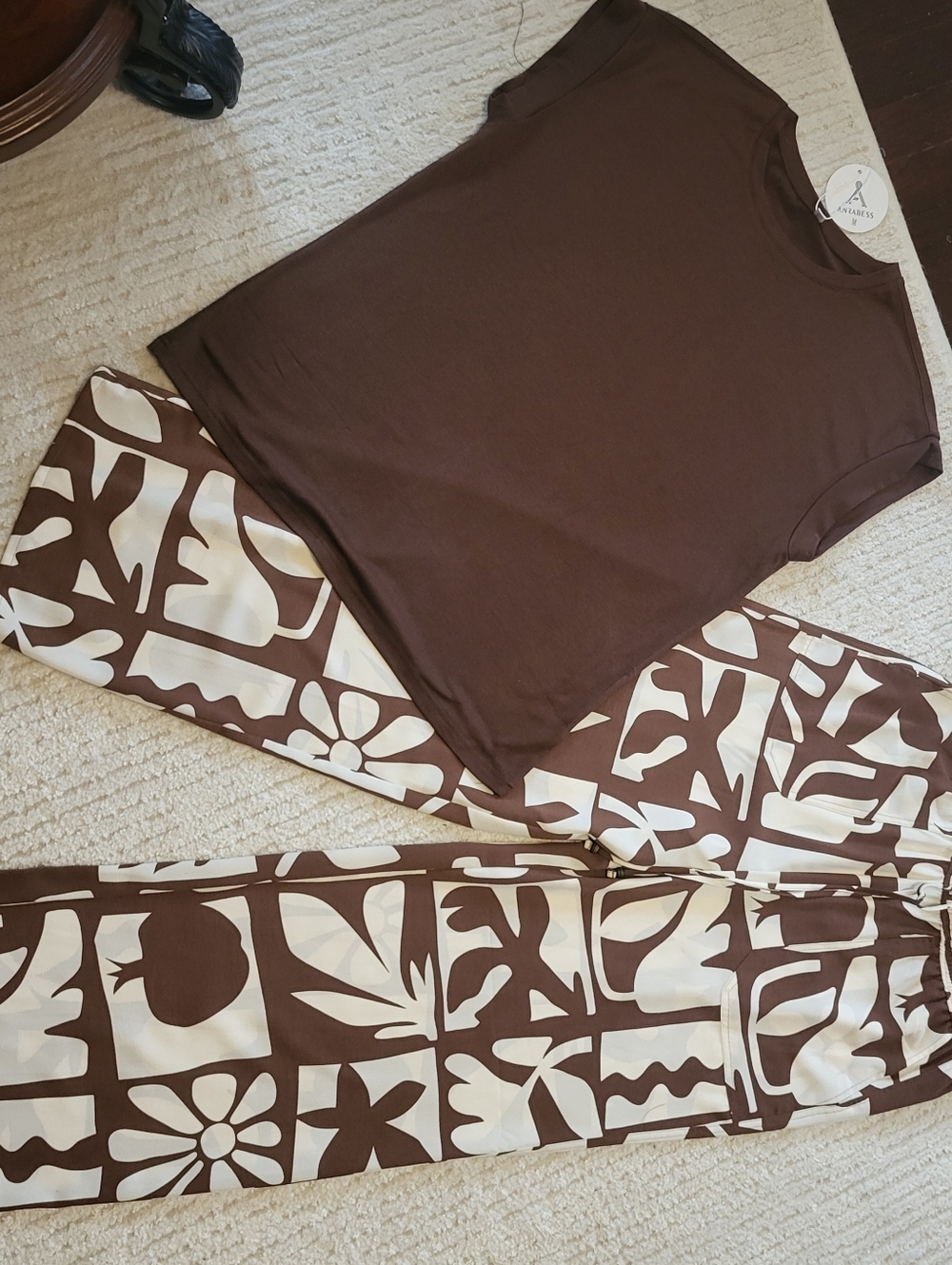 NWT Brown short sleeve sweater with Printed Wide-Leg flowy rayon Pants